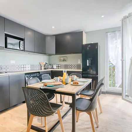 First Flight - A 8 Mn De L'aeroport- Proche Airbus - 6 Voyageurs * Коломье