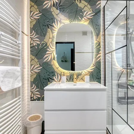 First Flight - A 8 Mn De L'aeroport- Proche Airbus - 6 Voyageurs Коломье