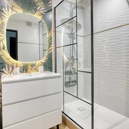 First Flight - A 8 Mn De L'aeroport- Proche Airbus - 6 Voyageurs Коломье