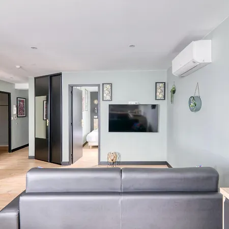 First Flight - A 8 Mn De L'aeroport- Proche Airbus - 6 Voyageurs Apartment *