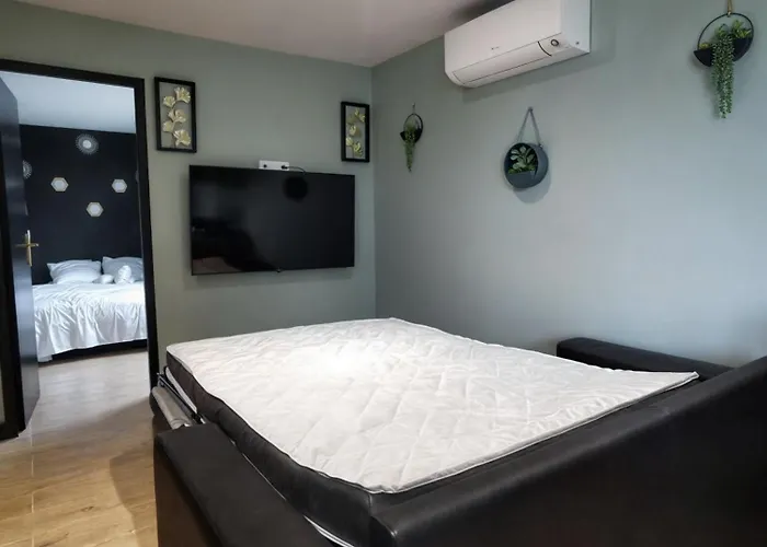 First Flight - à 8 Mn De L'aéroport- Proche Airbus - 6 Voyageurs Appartamento *